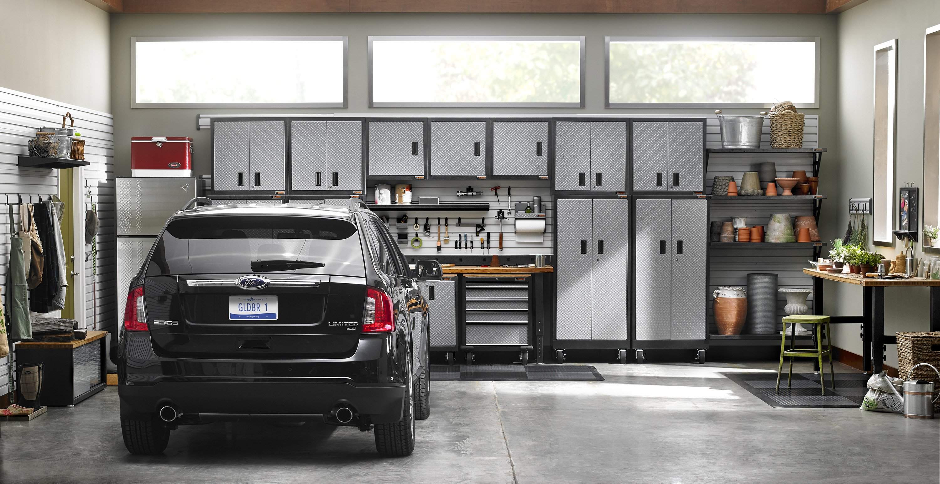8 Ways to Bring the Wow Factor into Your Garage Room